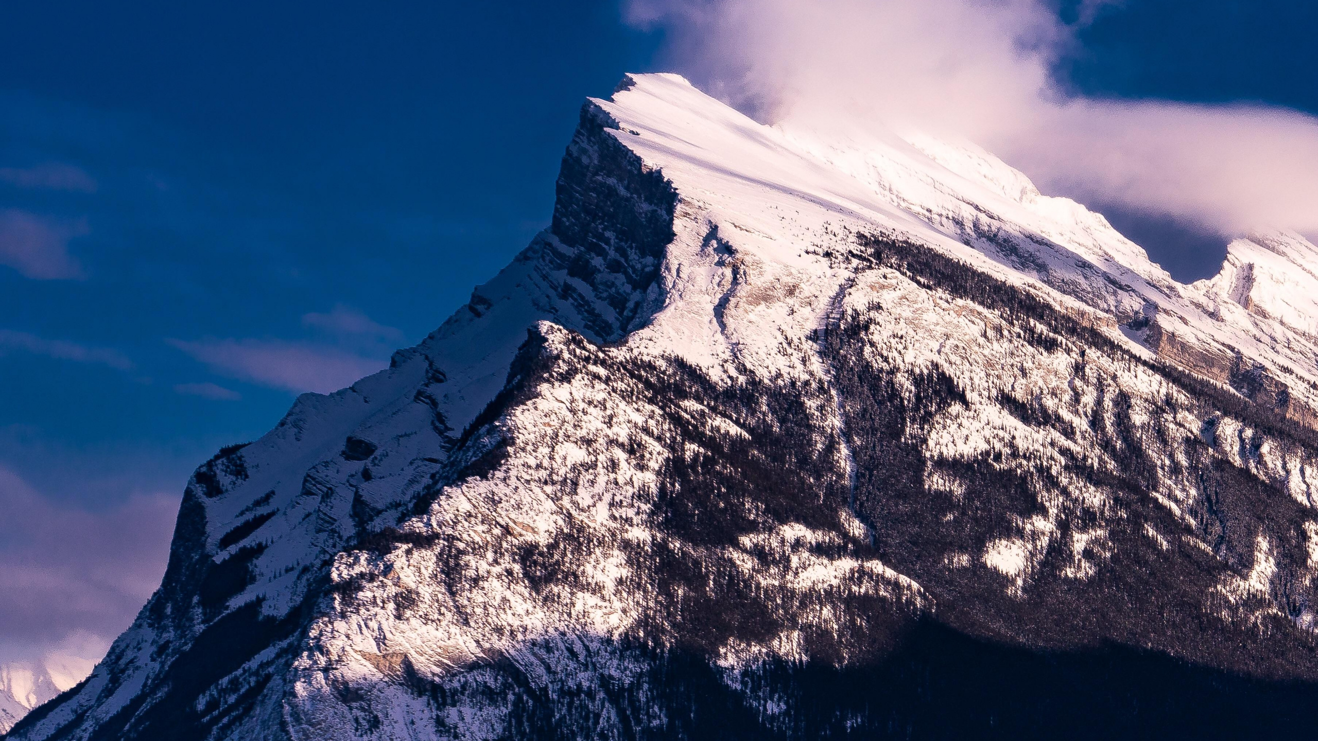 le Mont Rundle, Les Reliefs Montagneux, Gamme de Montagne, Crête, Paysage Naturel. Wallpaper in 2560x1440 Resolution