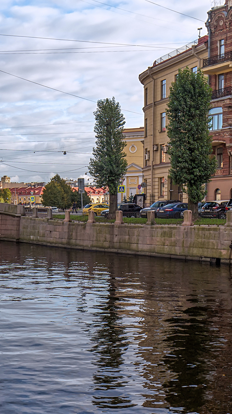 Brown Concrete Bridge Over River During Daytime. Wallpaper in 750x1334 Resolution