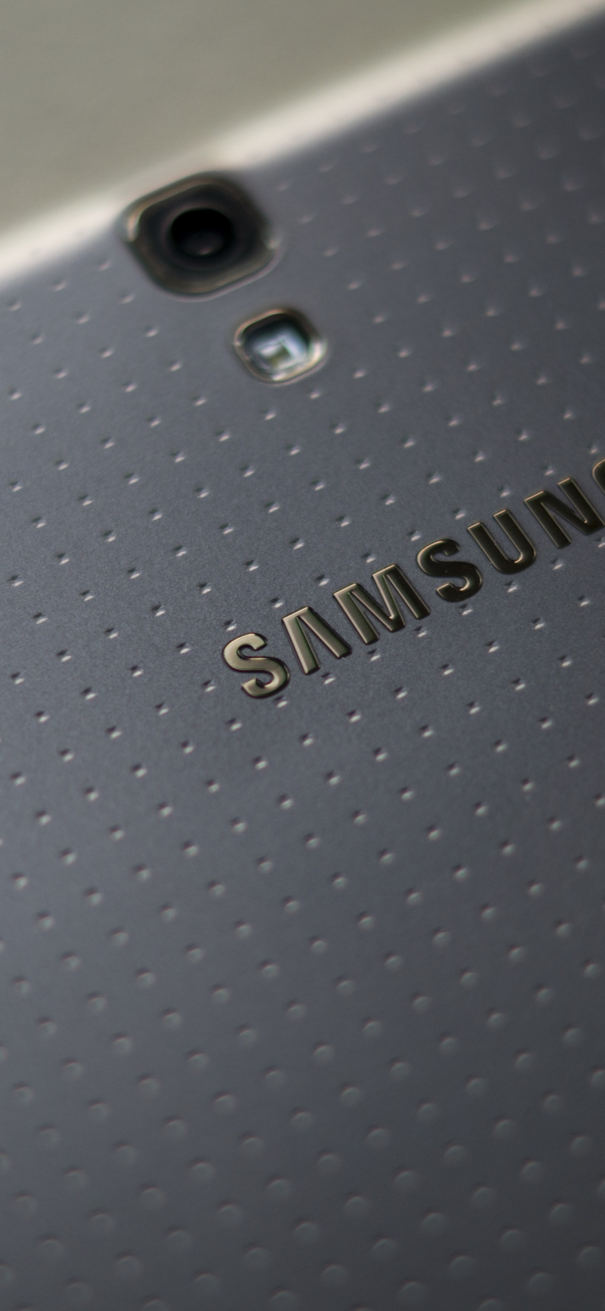 Grauer Acer-Laptop-Computer Auf Weißem Tisch. Wallpaper in 1242x2688 Resolution