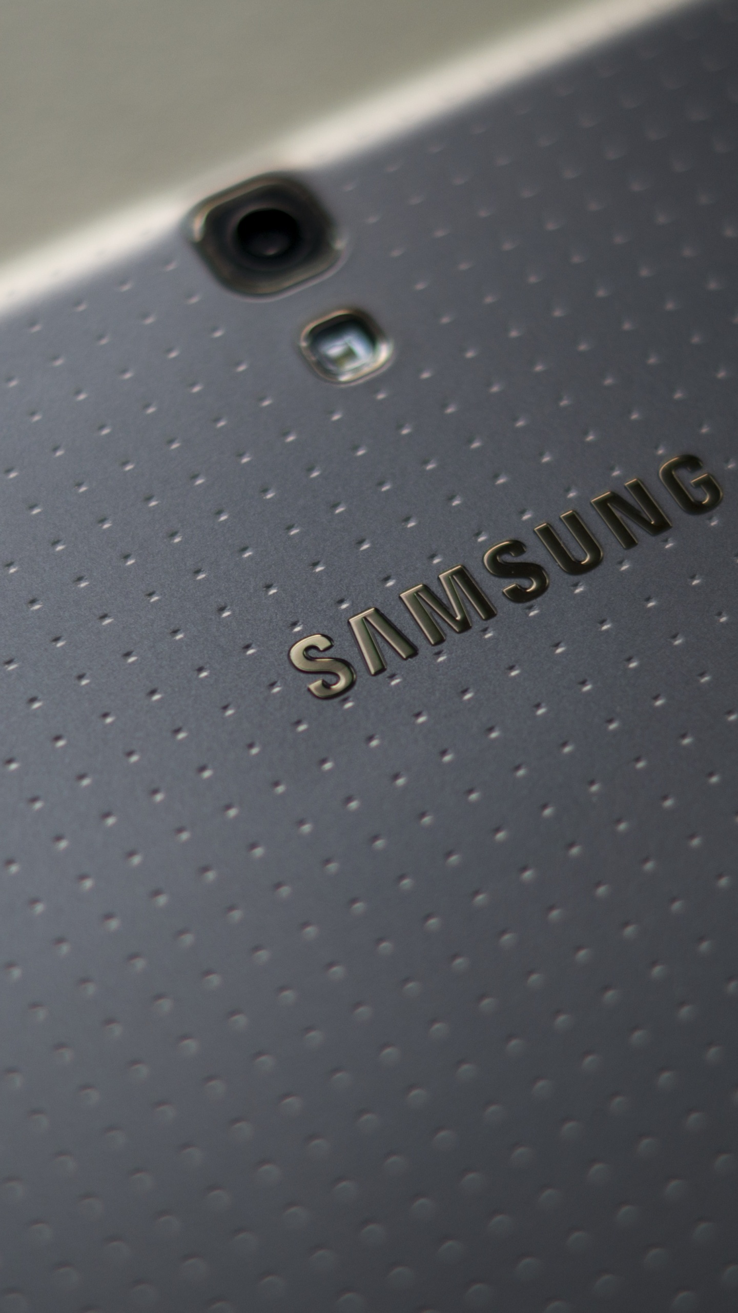 Grauer Acer-Laptop-Computer Auf Weißem Tisch. Wallpaper in 1440x2560 Resolution