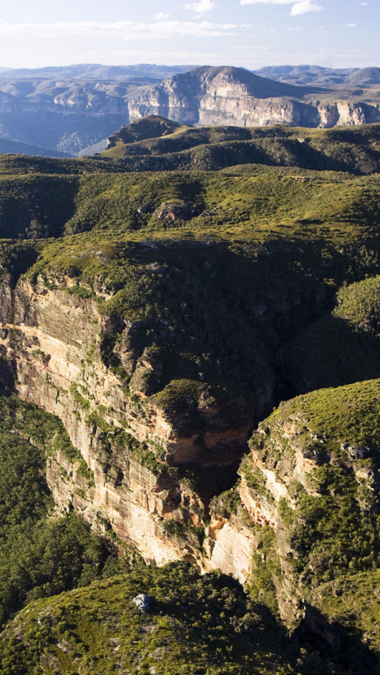 Green and Brown Mountain Under White Sky During Daytime. Wallpaper in 750x1334 Resolution