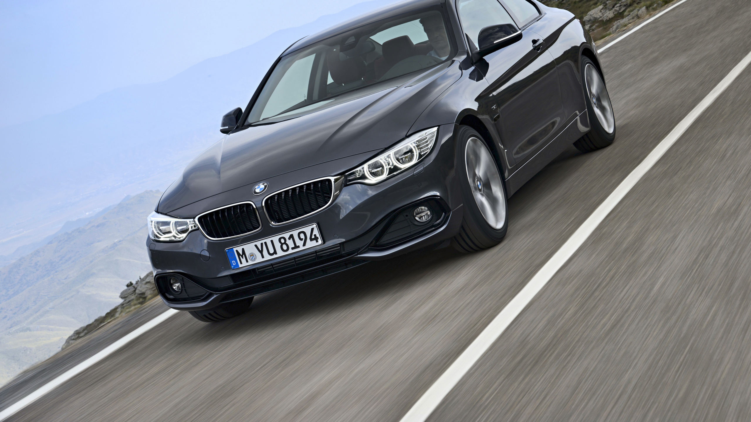 BMW m 3 Negro en la Carretera Durante el Día. Wallpaper in 2560x1440 Resolution