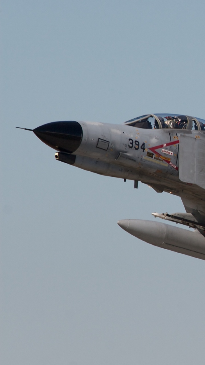 Grauer Kampfjet in Der Luft. Wallpaper in 720x1280 Resolution