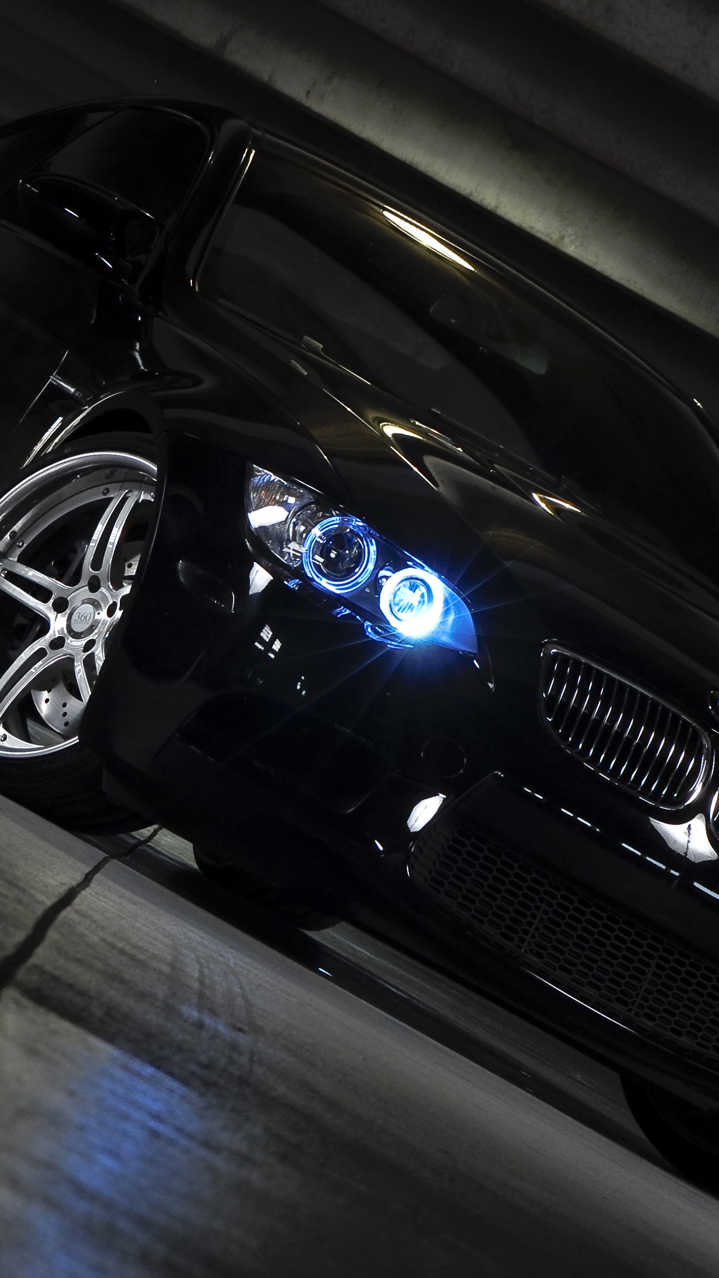 Porsche 911 Negro en la Carretera. Wallpaper in 1440x2560 Resolution