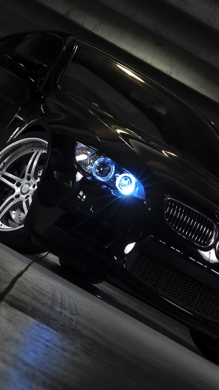 Porsche 911 Noire Sur Route. Wallpaper in 720x1280 Resolution