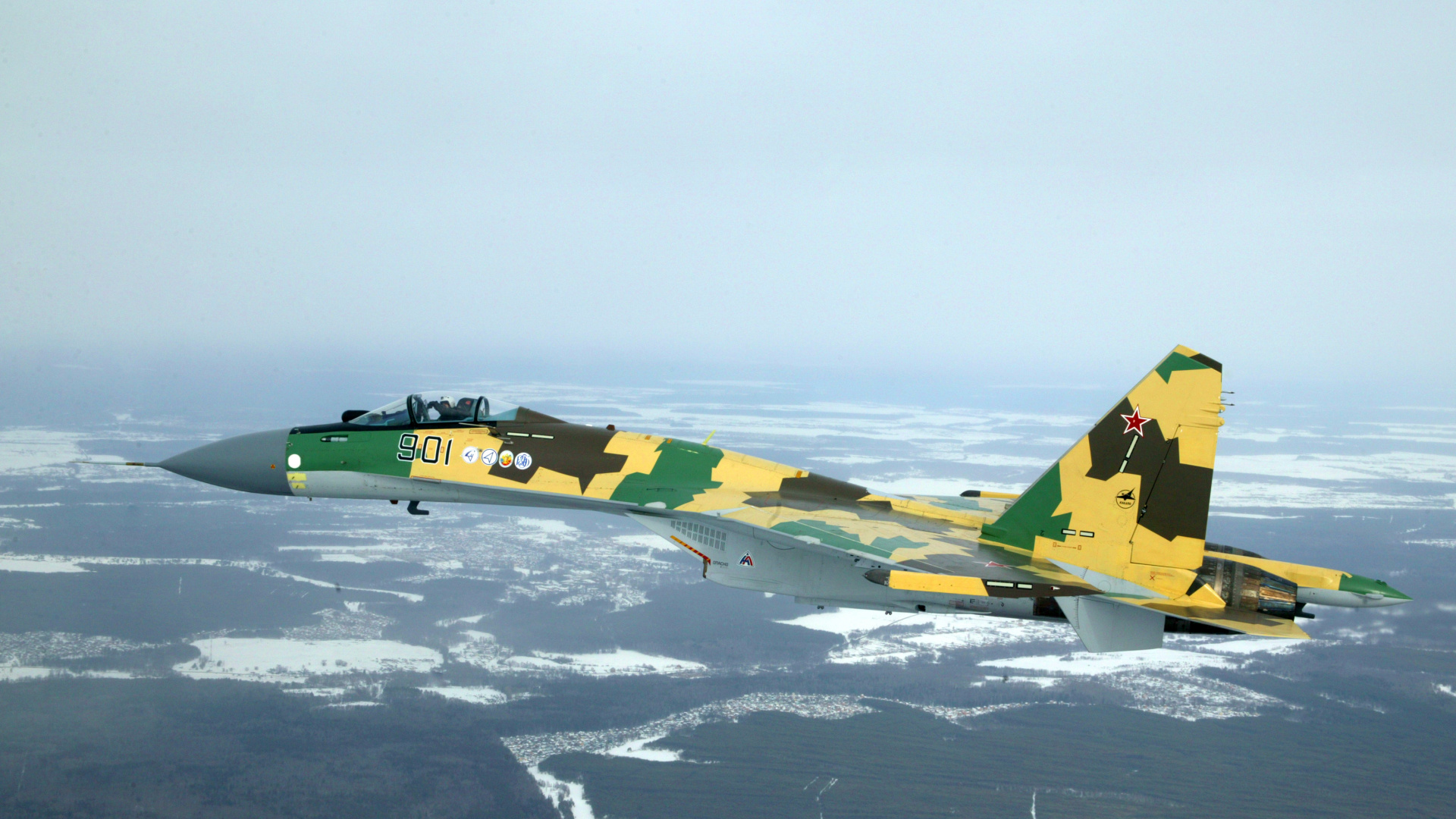 Avión de Combate Verde y Amarillo en el Aire Durante el Día. Wallpaper in 1920x1080 Resolution