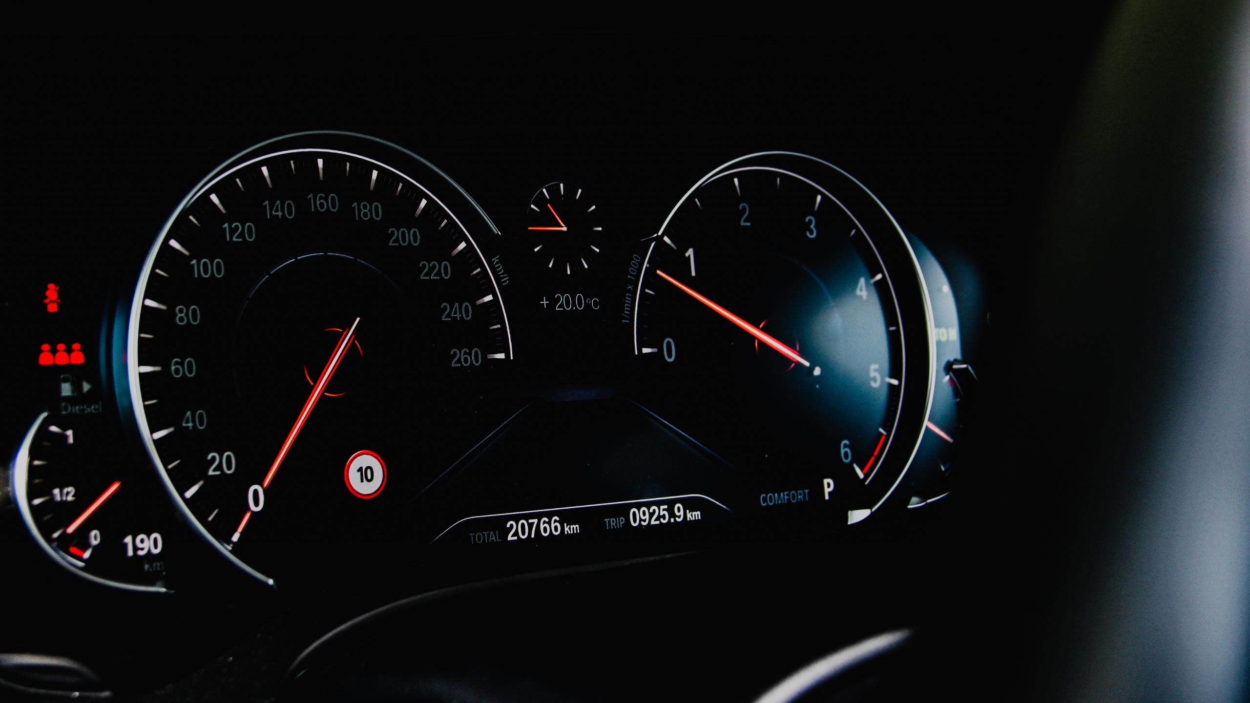 Panel de Instrumentos Del Coche Negro. Wallpaper in 2560x1440 Resolution