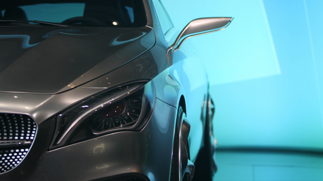 Schwarzes Auto Mit Chromlenkrad. Wallpaper in 1366x768 Resolution