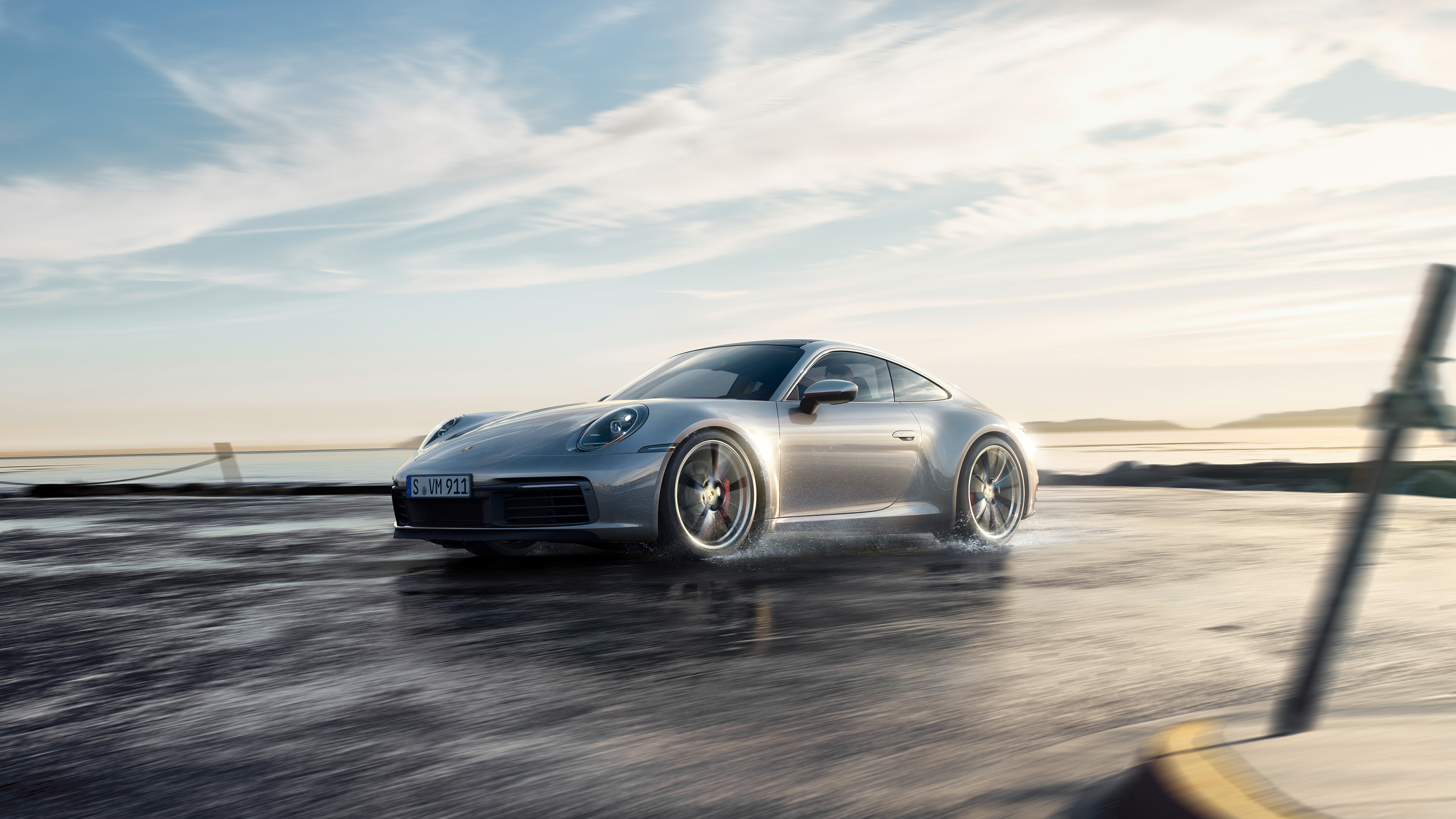 Porsche 911 Noire Sur Sable Brun Pendant la Journée. Wallpaper in 3840x2160 Resolution