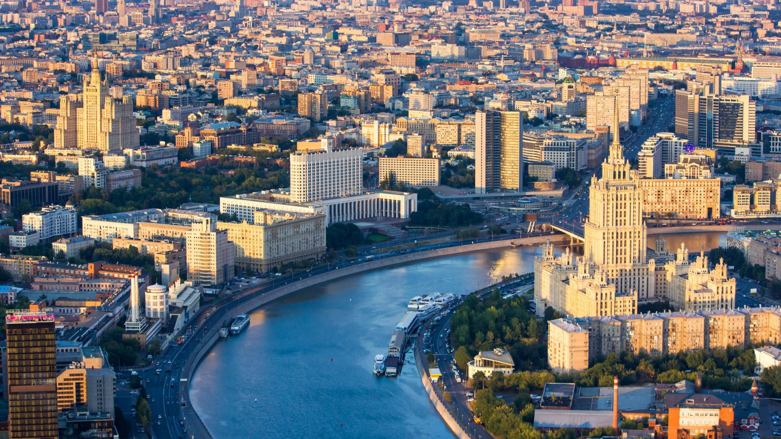 Vue Aérienne Des Bâtiments de la Ville Pendant la Journée. Wallpaper in 2560x1440 Resolution
