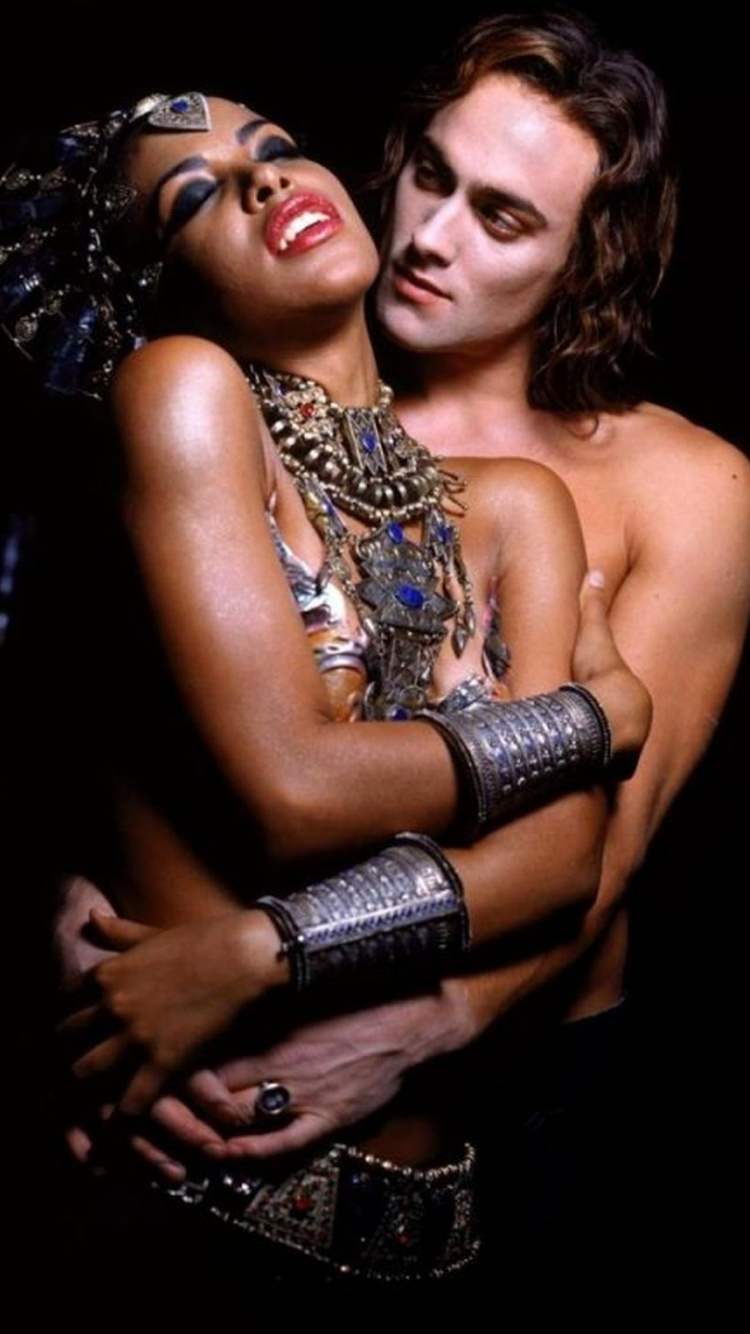 Vampiro, Brazo, Modelo, Mano, Village Roadshow Pictures. Wallpaper in 750x1334 Resolution