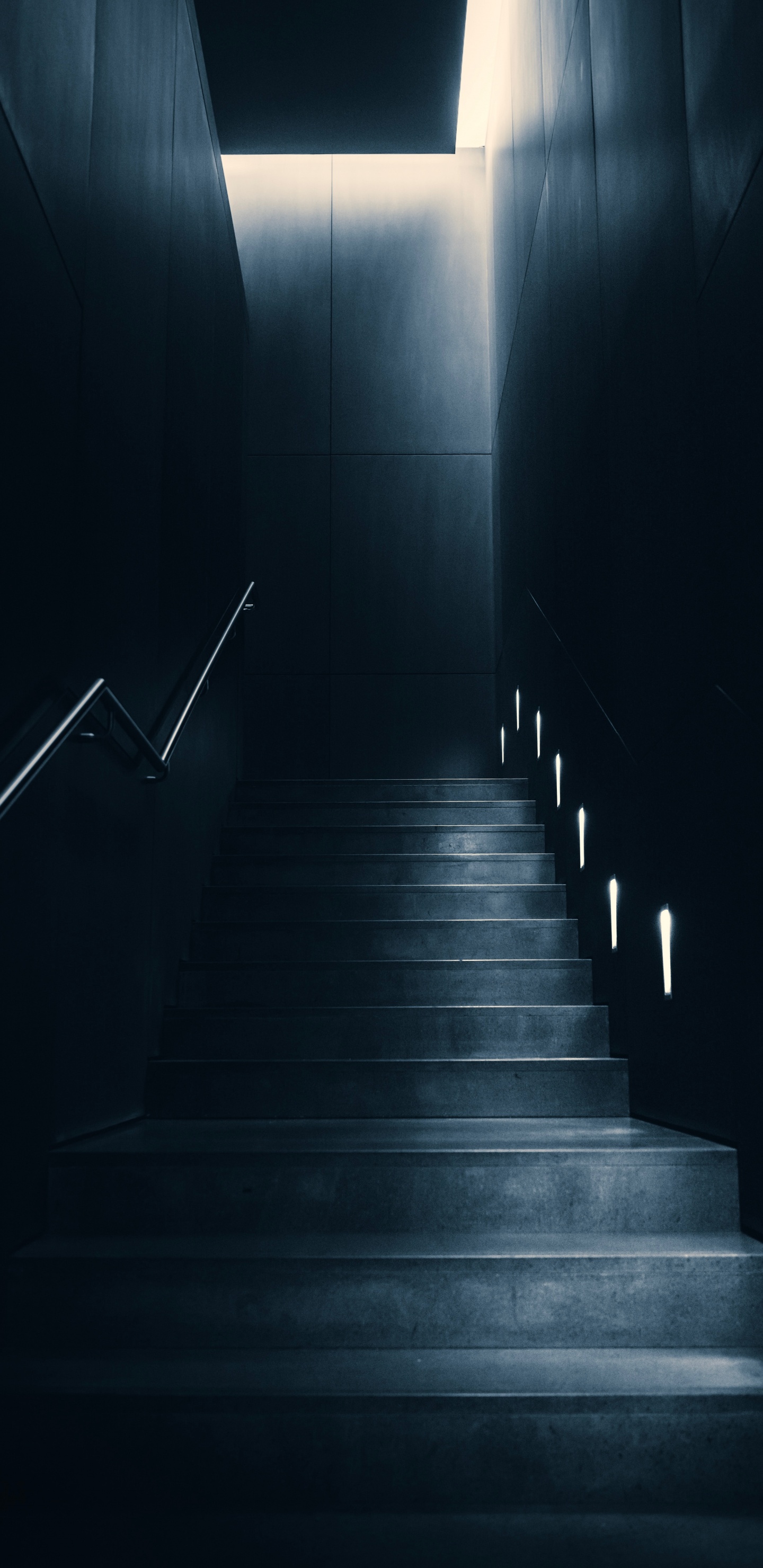 Gray Concrete Staircase With Black Metal Railings. Wallpaper in 1440x2960 Resolution