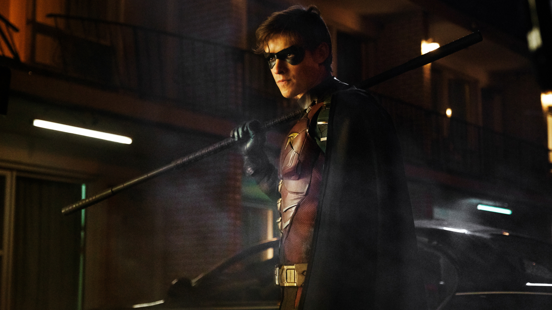 Mann im Schwarzen Mantel Stehend. Wallpaper in 1920x1080 Resolution