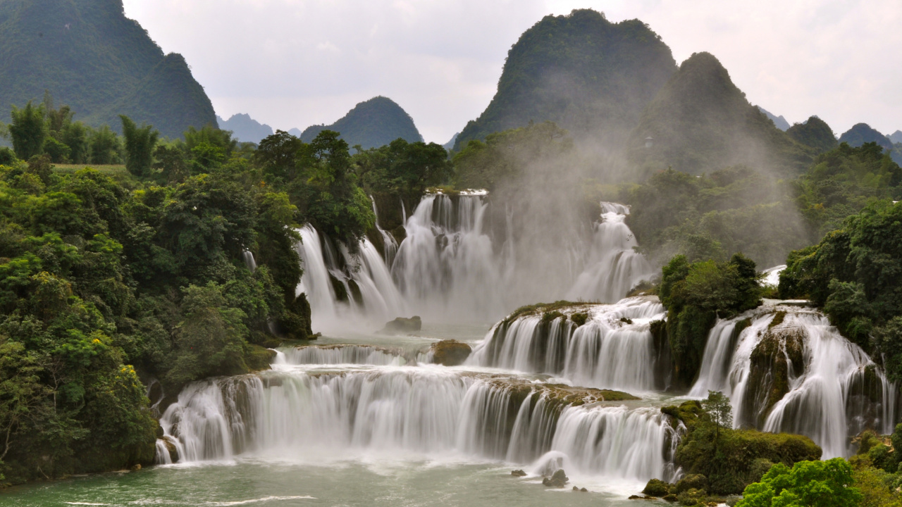 Waterfalls Near Green Trees During Daytime. Wallpaper in 1280x720 Resolution