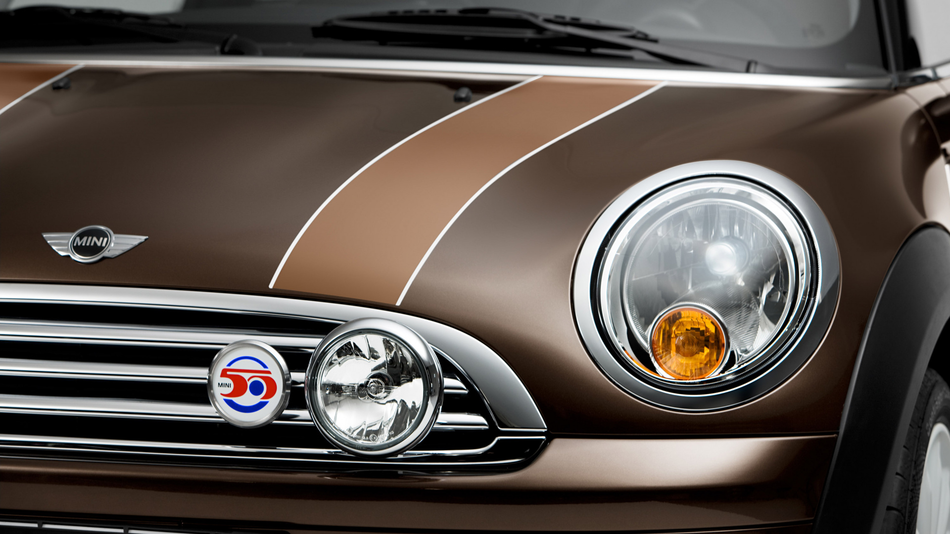 Coche Plateado Con Rueda Cromada. Wallpaper in 1920x1080 Resolution