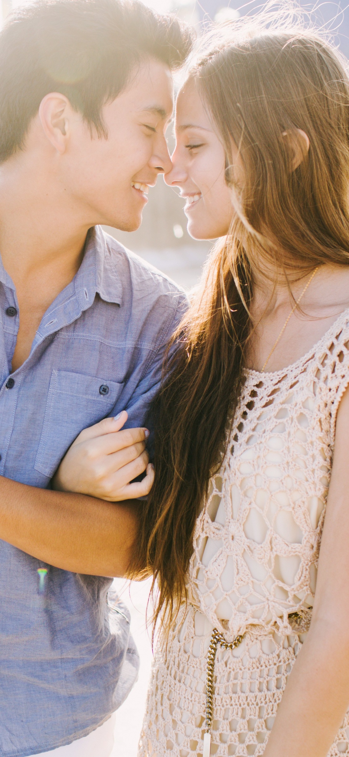 Lune, Amour, Jaune, Interaction, Front. Wallpaper in 1125x2436 Resolution