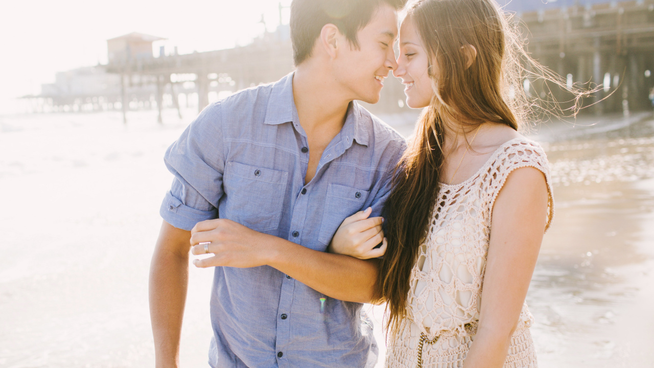 Romanticismo, Amor, Amarillo, Interacción, Entrecejo. Wallpaper in 1280x720 Resolution