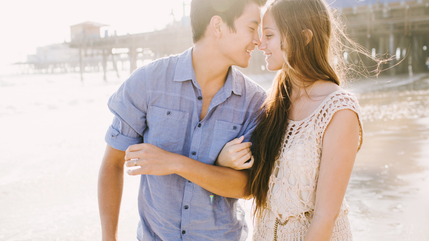 Romanticismo, Amor, Amarillo, Interacción, Entrecejo. Wallpaper in 1366x768 Resolution