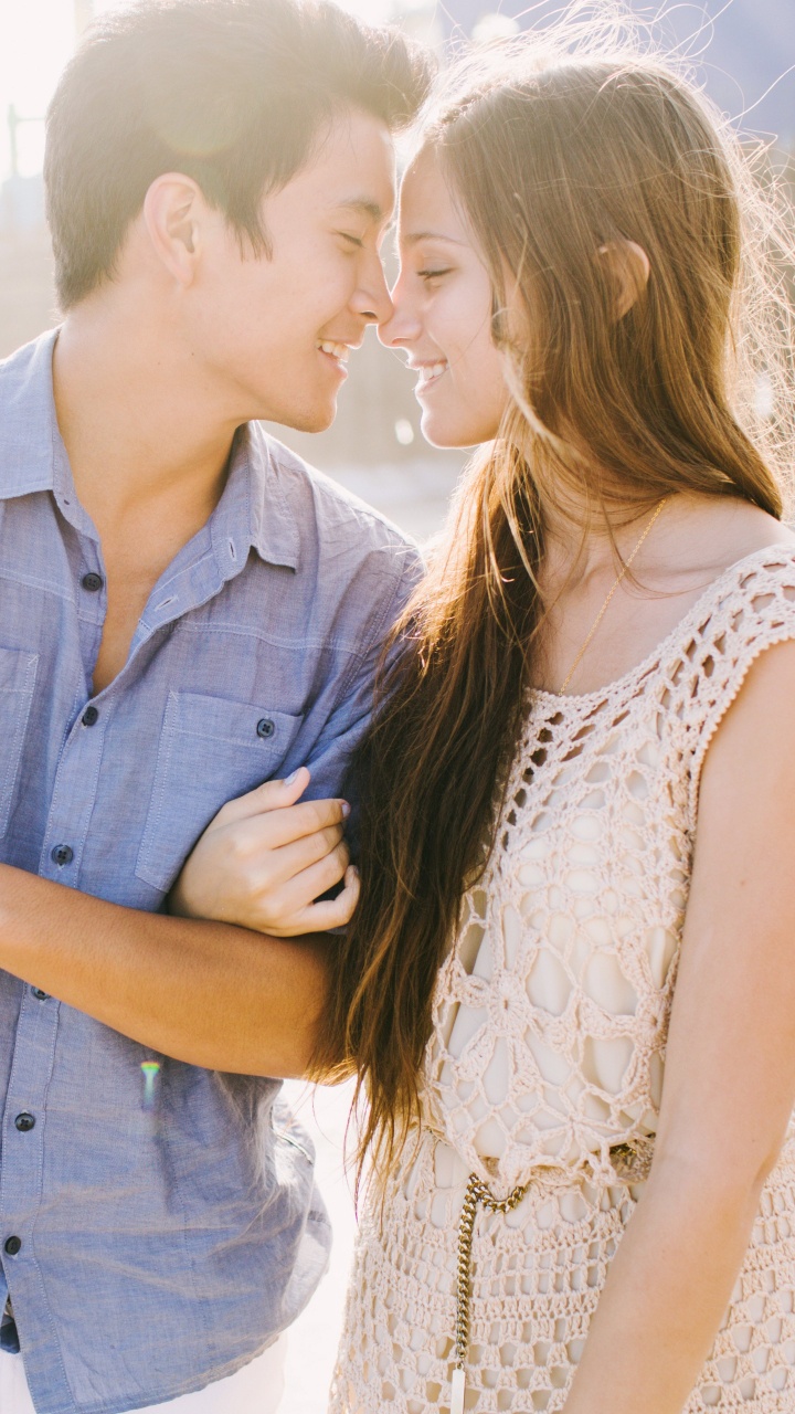 Romanticismo, Amor, Amarillo, Interacción, Entrecejo. Wallpaper in 720x1280 Resolution