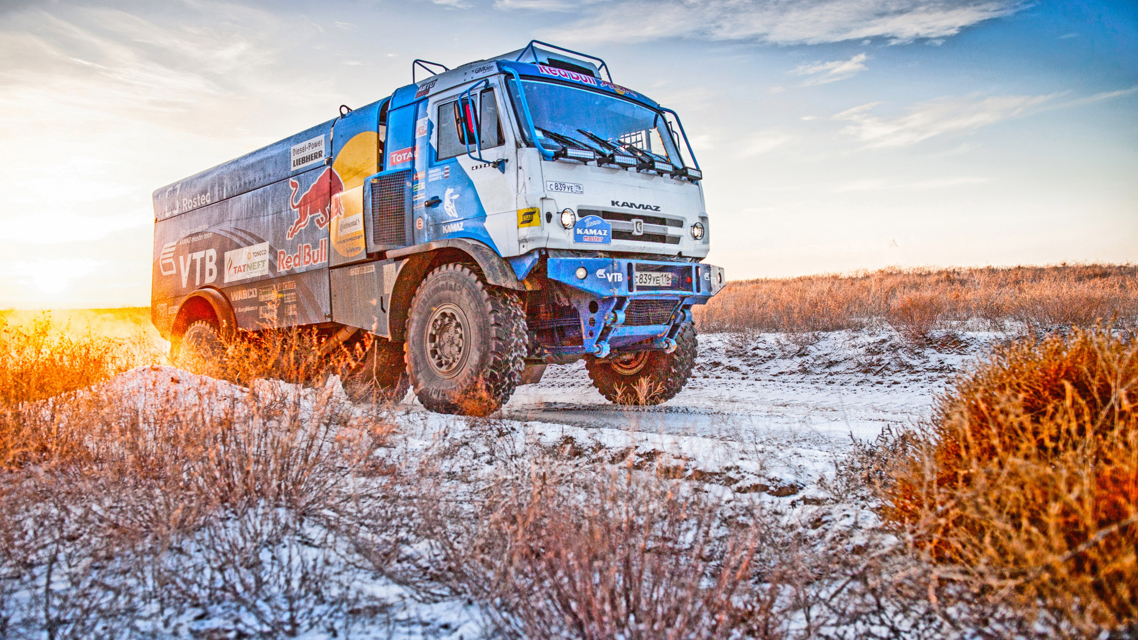 Blue and White Truck on Snow Covered Ground During Daytime. Wallpaper in 3840x2160 Resolution