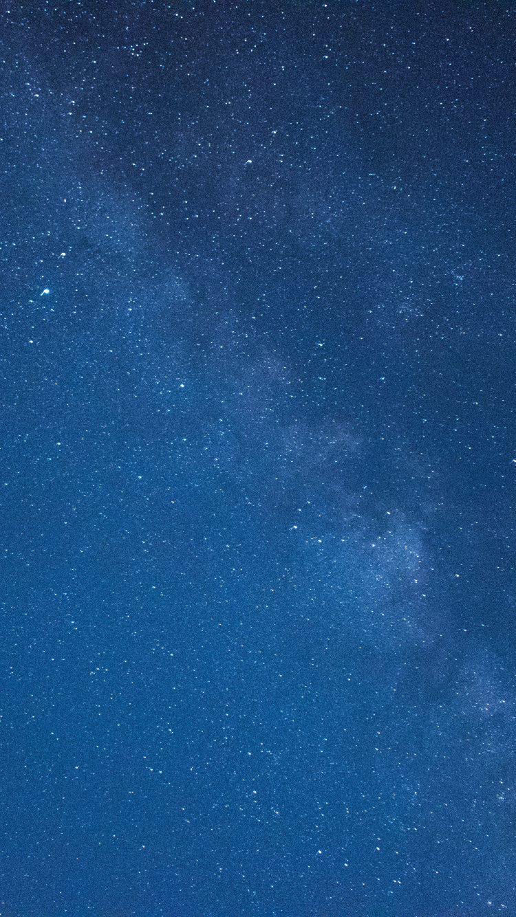 Blauer Himmel Mit Sternen Während Der Nacht. Wallpaper in 750x1334 Resolution