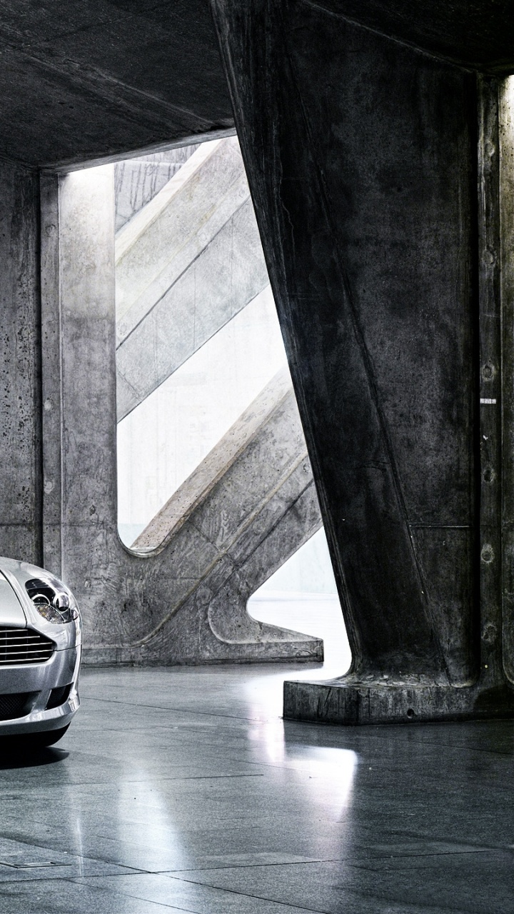 Silver Porsche 911 Estacionado en un Túnel. Wallpaper in 720x1280 Resolution