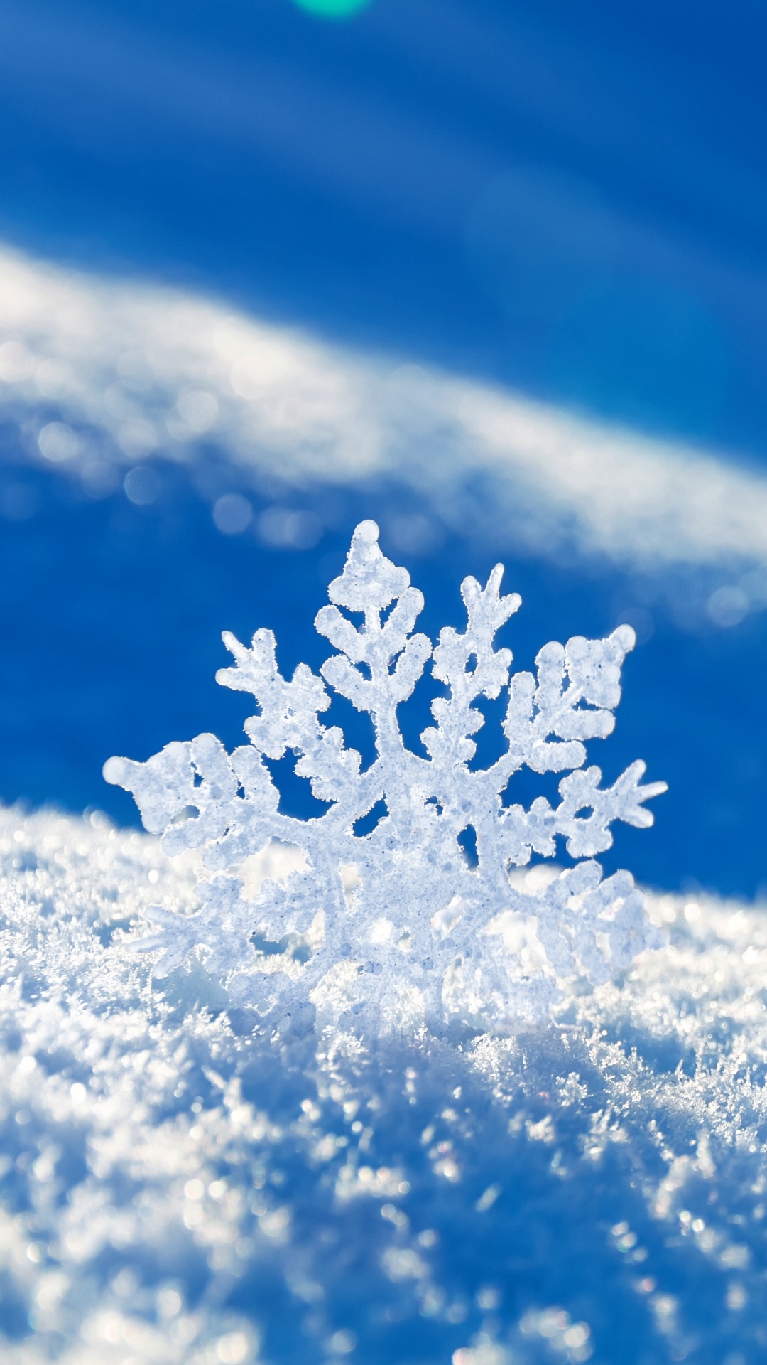 Weiße Schneeflocken Auf Weißem Schnee. Wallpaper in 1080x1920 Resolution