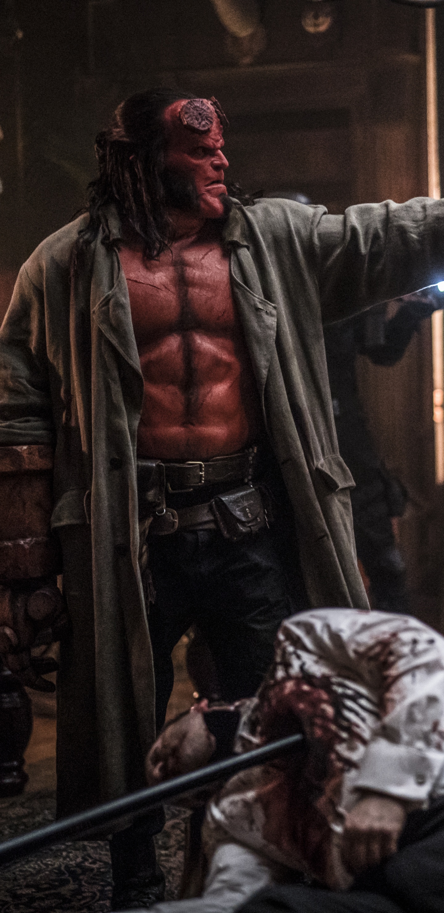 3 Männer Mit Gewehr Stehen Auf Dem Feld. Wallpaper in 1440x2960 Resolution