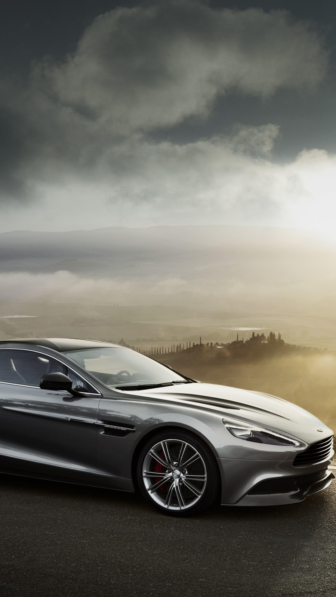 Mercedes Benz Coupé Gris Sur Route Pendant le Coucher du Soleil. Wallpaper in 1080x1920 Resolution