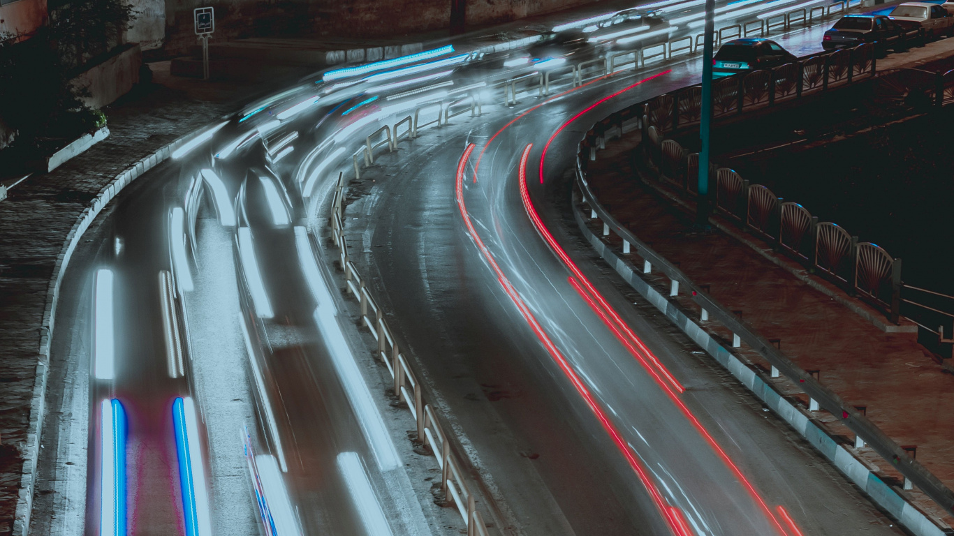 Fotografía de Lapso de Tiempo de Automóviles en la Carretera Durante la Noche. Wallpaper in 1366x768 Resolution