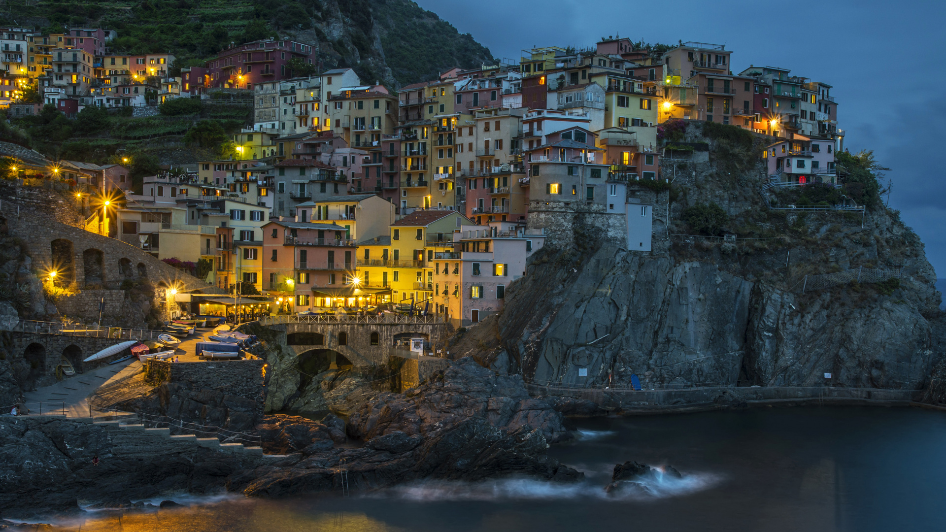 White and Brown Concrete Buildings Near Body of Water During Daytime. Wallpaper in 1920x1080 Resolution