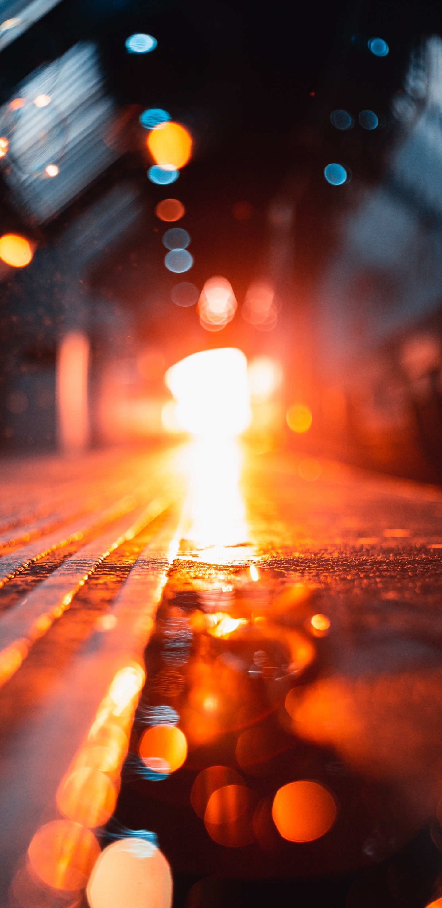 Bokeh-Fotografie Von Straßenlaternen Während Der Nacht. Wallpaper in 1440x2960 Resolution