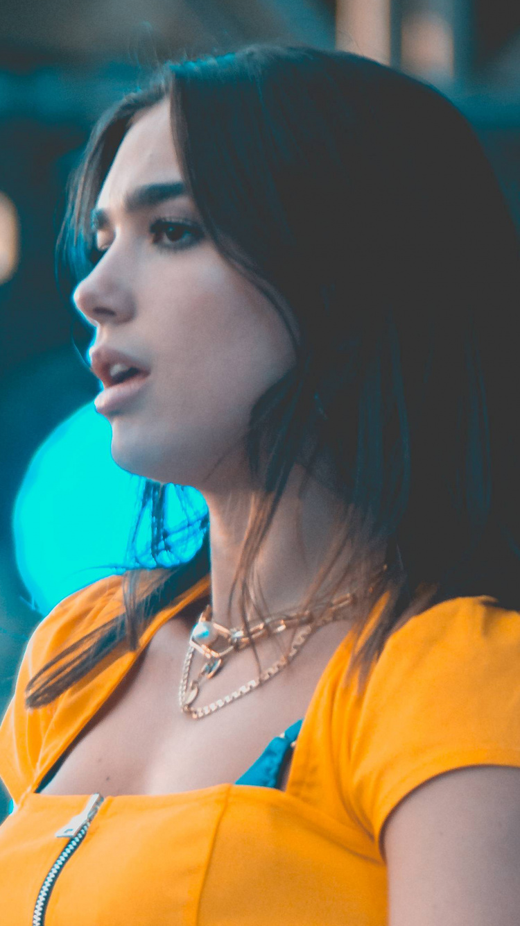 Dua Lipa, Azul, Amarillo, Verde, Belleza. Wallpaper in 750x1334 Resolution