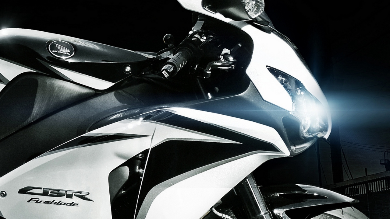 White and Black Sports Bike. Wallpaper in 1280x720 Resolution