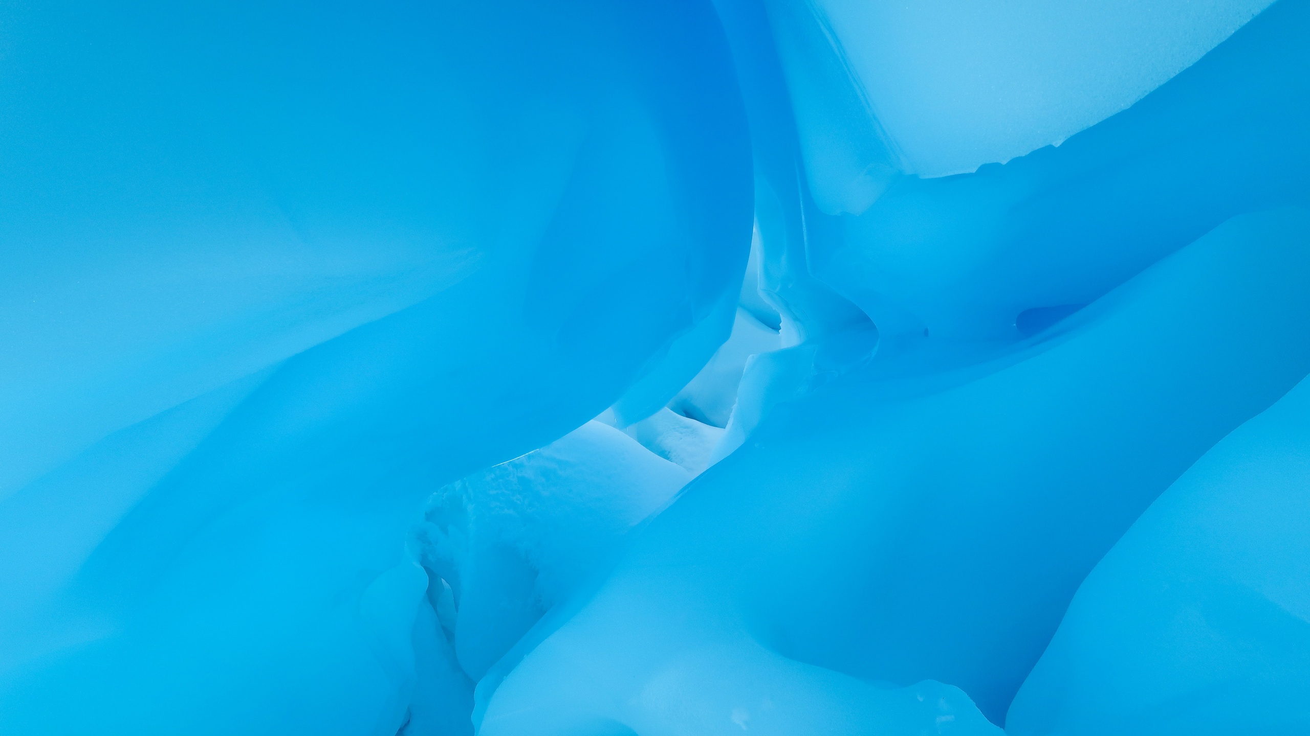 Blau, Aqua, Eishöhle, Wasser, Türkis. Wallpaper in 2560x1440 Resolution
