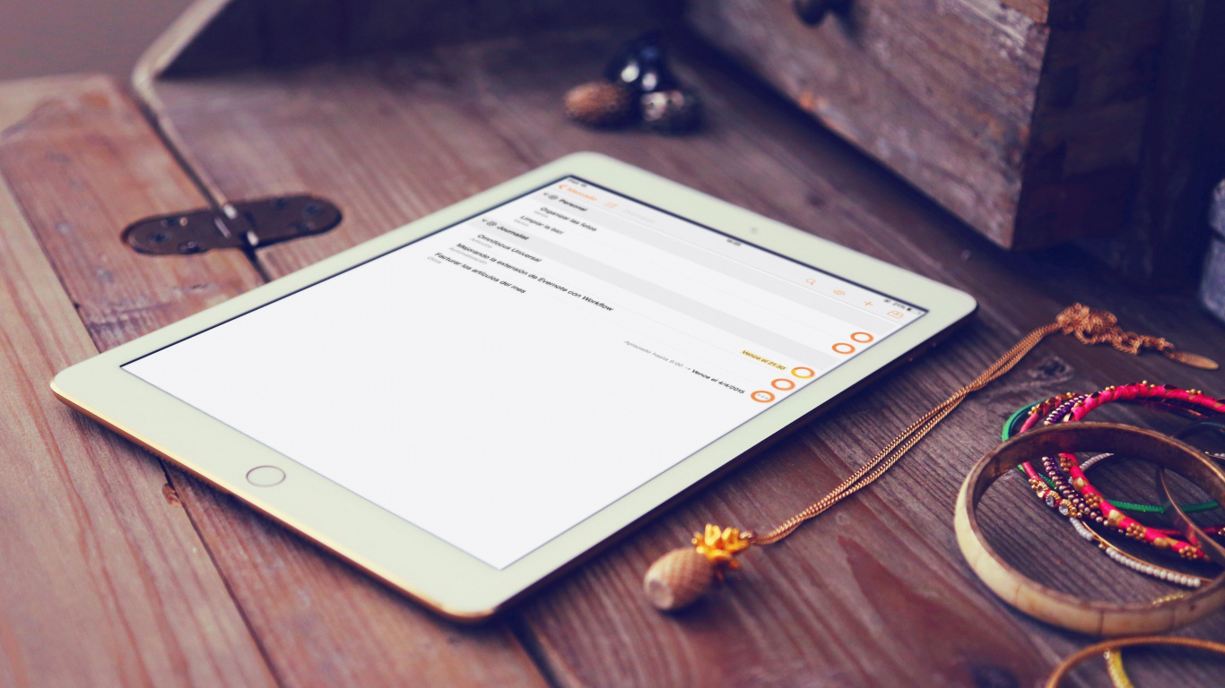 Apple, Holz, Tabelle, Brand, Papier. Wallpaper in 1366x768 Resolution