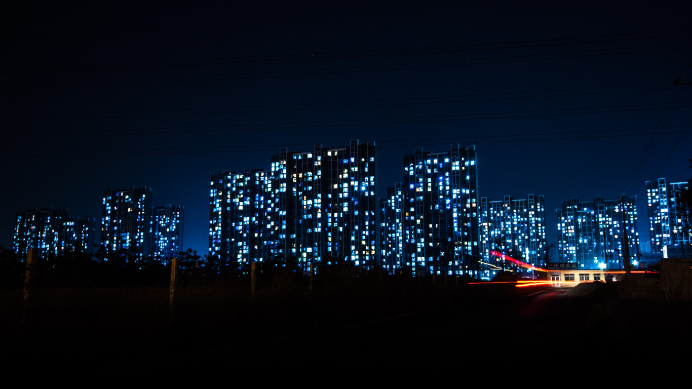 Horizon de la Ville Pendant la Nuit. Wallpaper in 1366x768 Resolution