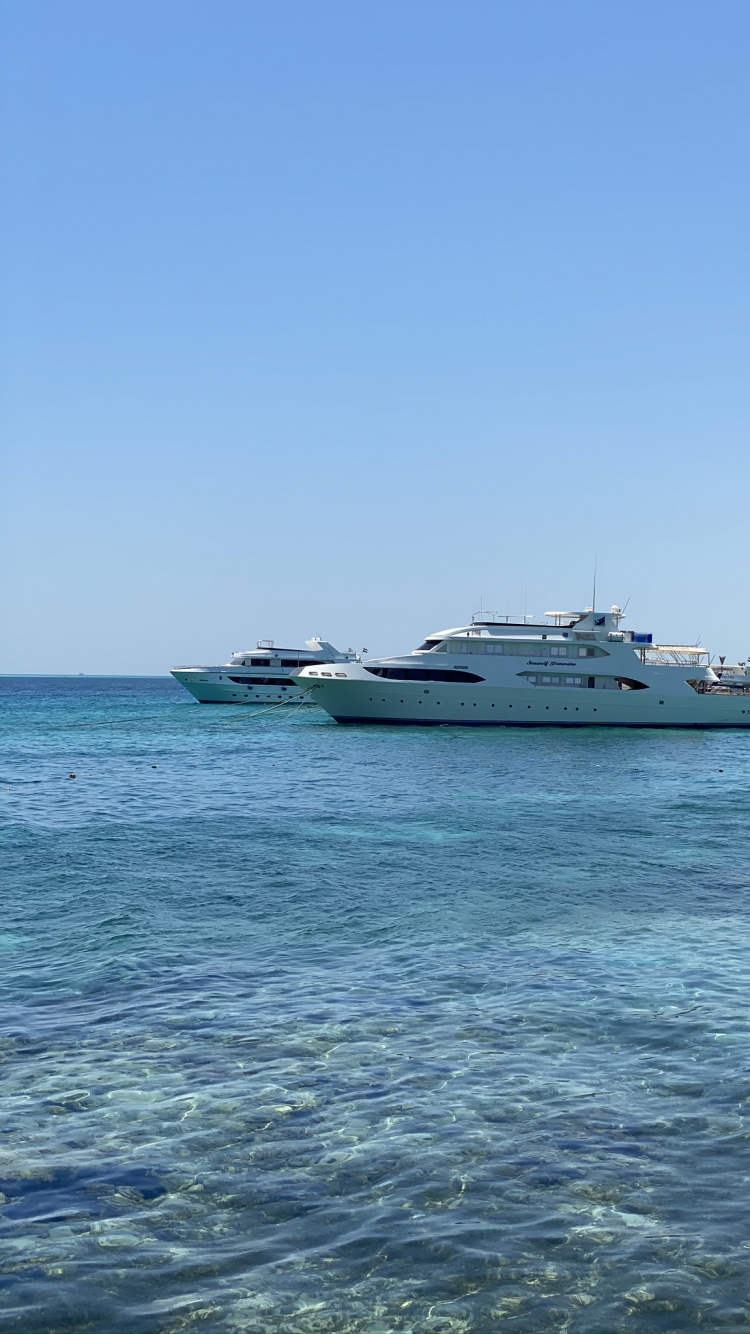 Sea, Water, Watercraft, Waterway, Horizon. Wallpaper in 750x1334 Resolution