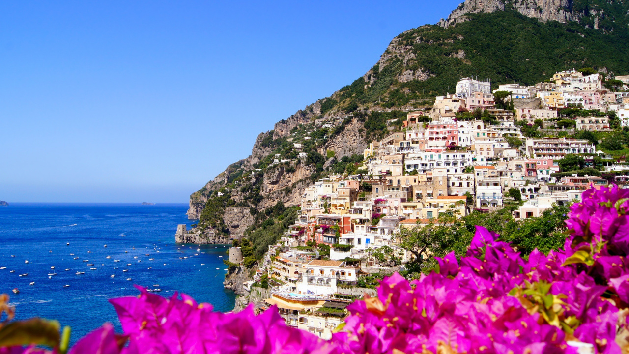 Houses on Mountain Near Body of Water During Daytime. Wallpaper in 1280x720 Resolution