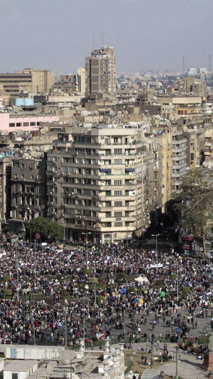 People on Park Near High Rise Buildings During Daytime. Wallpaper in 720x1280 Resolution