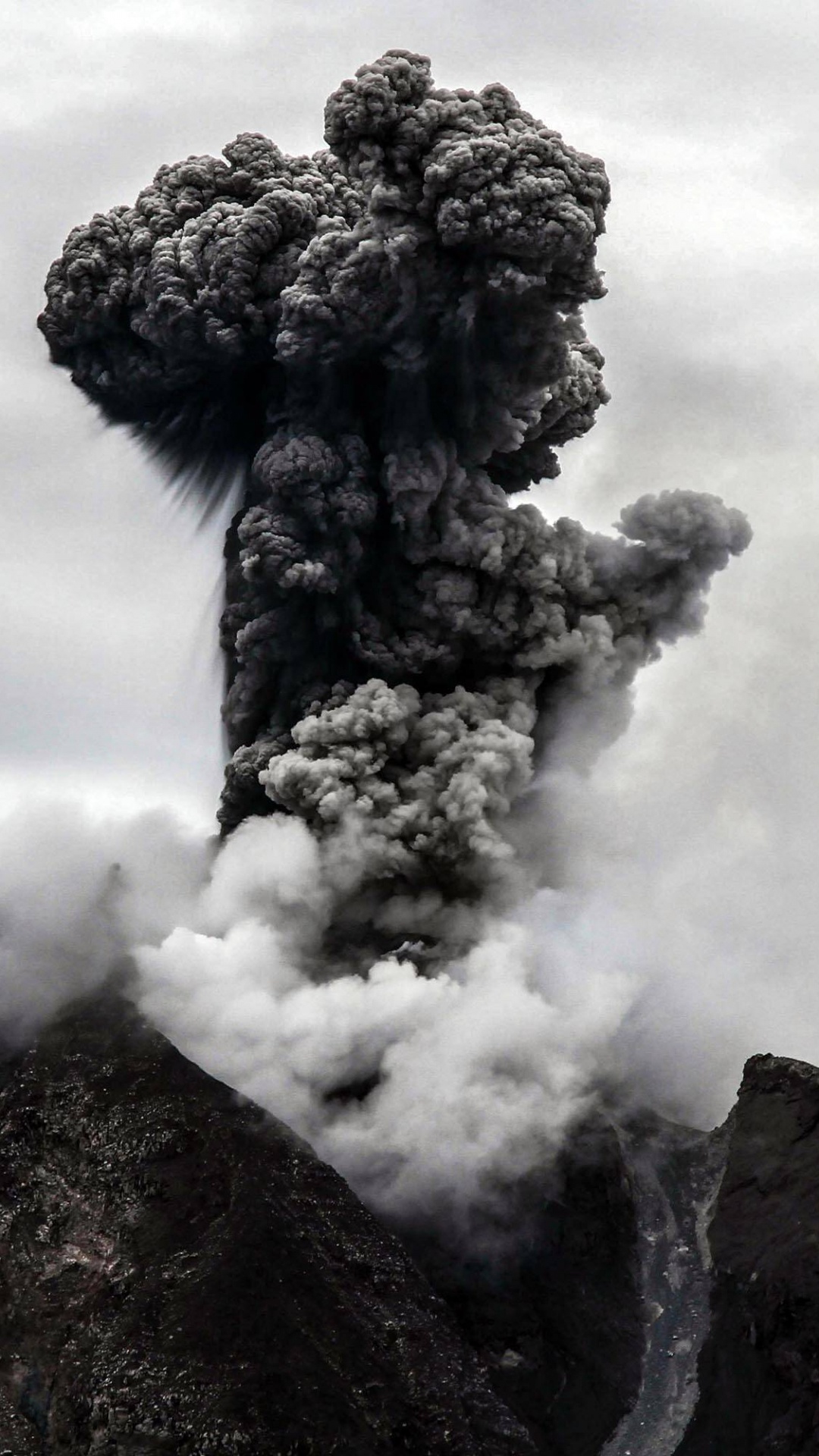 Black and White Clouds Over Mountain. Wallpaper in 1080x1920 Resolution