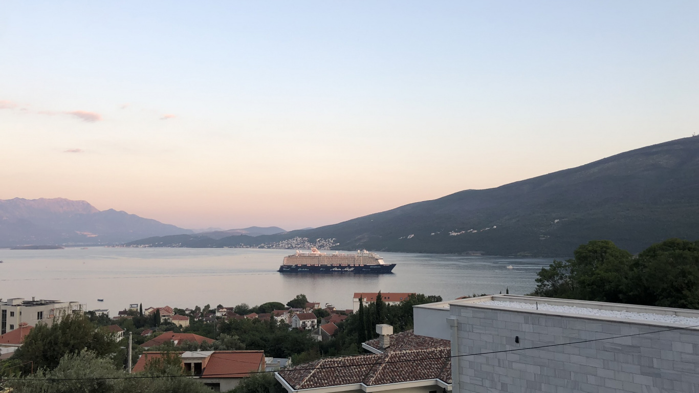 Wasser, Fjord, Immobilie, Lough, Bergigen Landschaftsformen. Wallpaper in 1366x768 Resolution