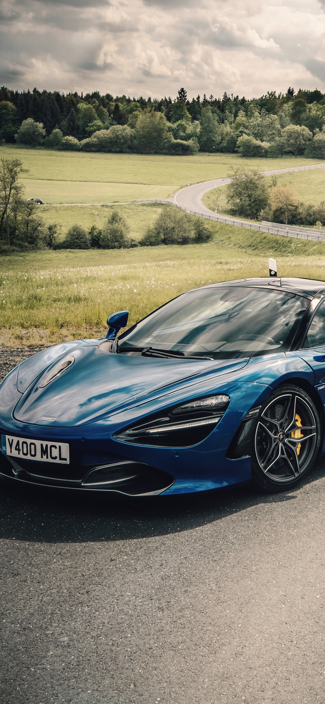 Blue Porsche 911 on Road During Daytime. Wallpaper in 1125x2436 Resolution