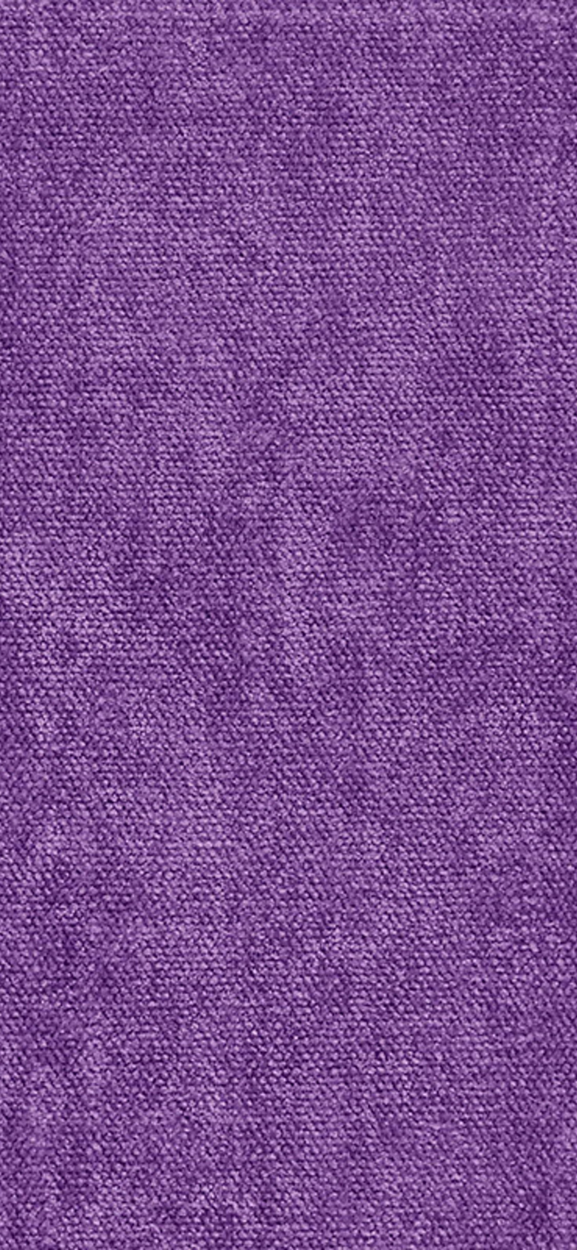 Lila Textil in Nahaufnahme. Wallpaper in 1125x2436 Resolution