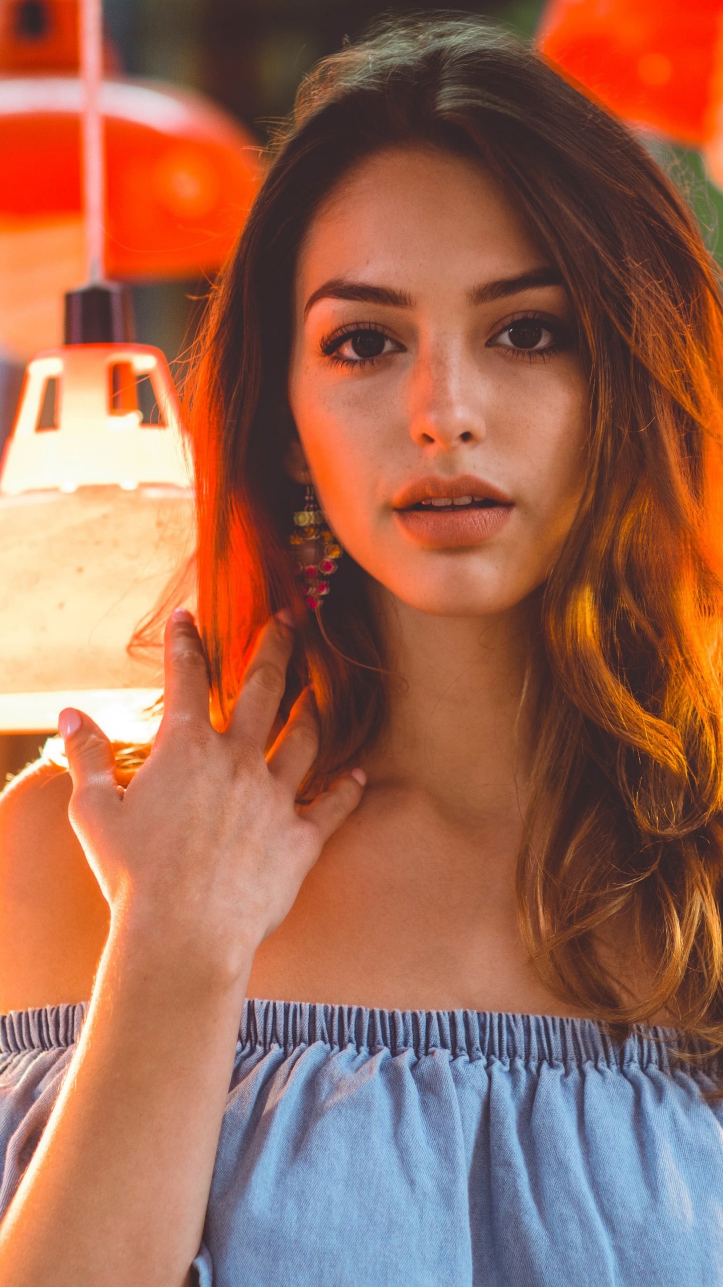 Celine Farach, Modelo, Naranja, Humanos, Feliz. Wallpaper in 1440x2560 Resolution