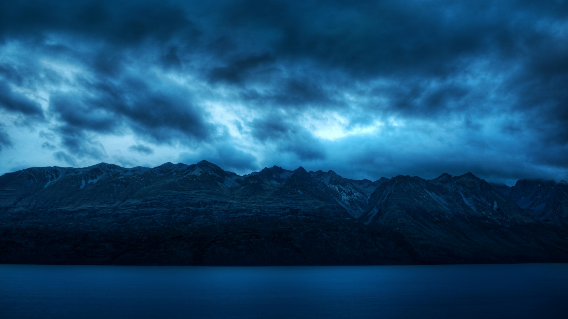 Schwarze Und Weiße Berge Unter Grauen Wolken. Wallpaper in 1920x1080 Resolution