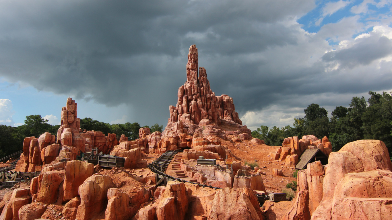 Brown Rock Formation Under Cloudy Sky During Daytime. Wallpaper in 1366x768 Resolution