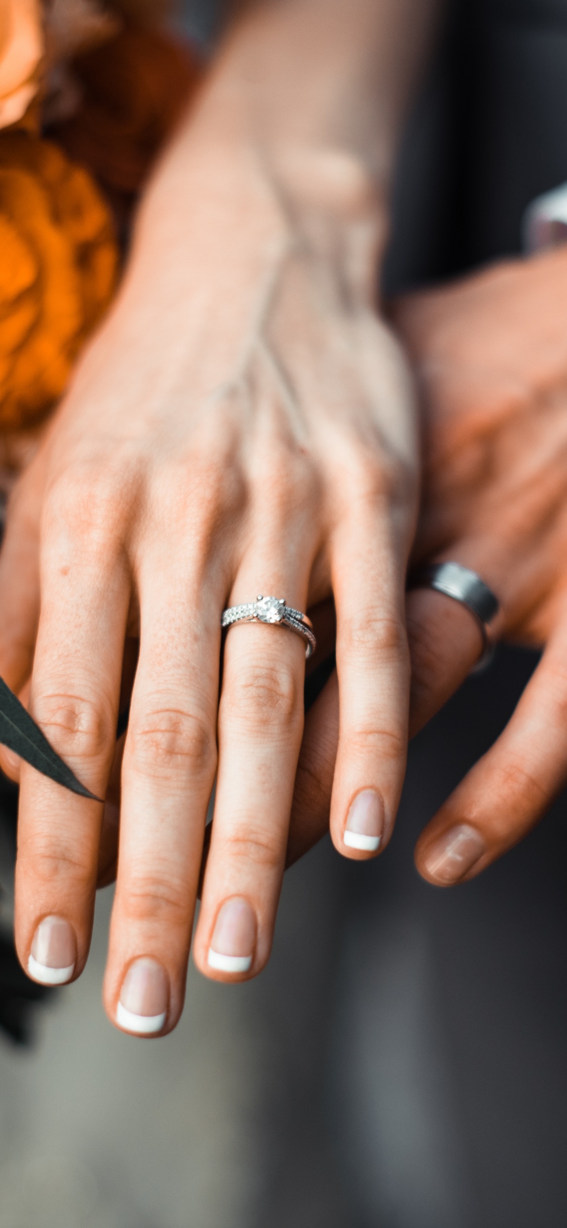 结婚戒指, 订婚戒指, 订婚, 手, 黄色的 壁纸 1125x2436 允许