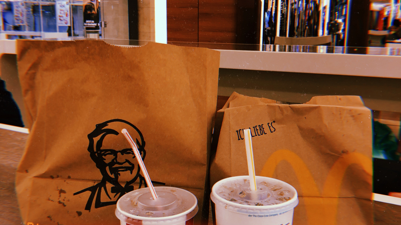 Kentucky Fried Chicken, Kfc, Paille, Plafond, Logo. Wallpaper in 1366x768 Resolution