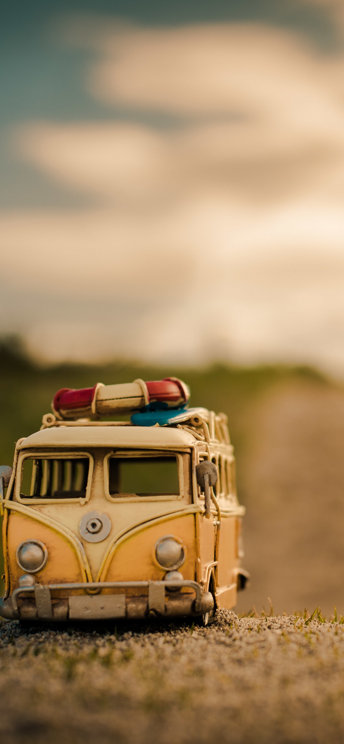 Brown and White Volkswagen T-2 Van on Brown Field During Daytime. Wallpaper in 1125x2436 Resolution